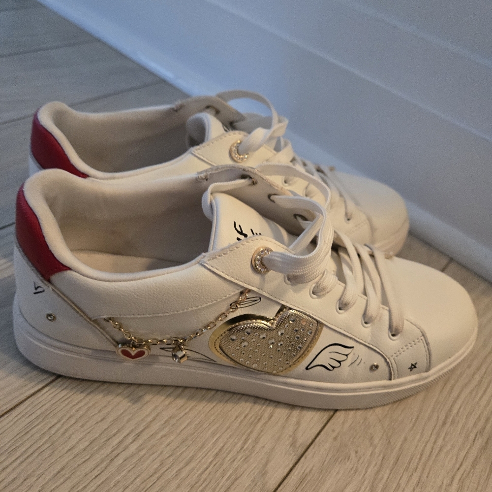 Shoes - Picture 2 of 6